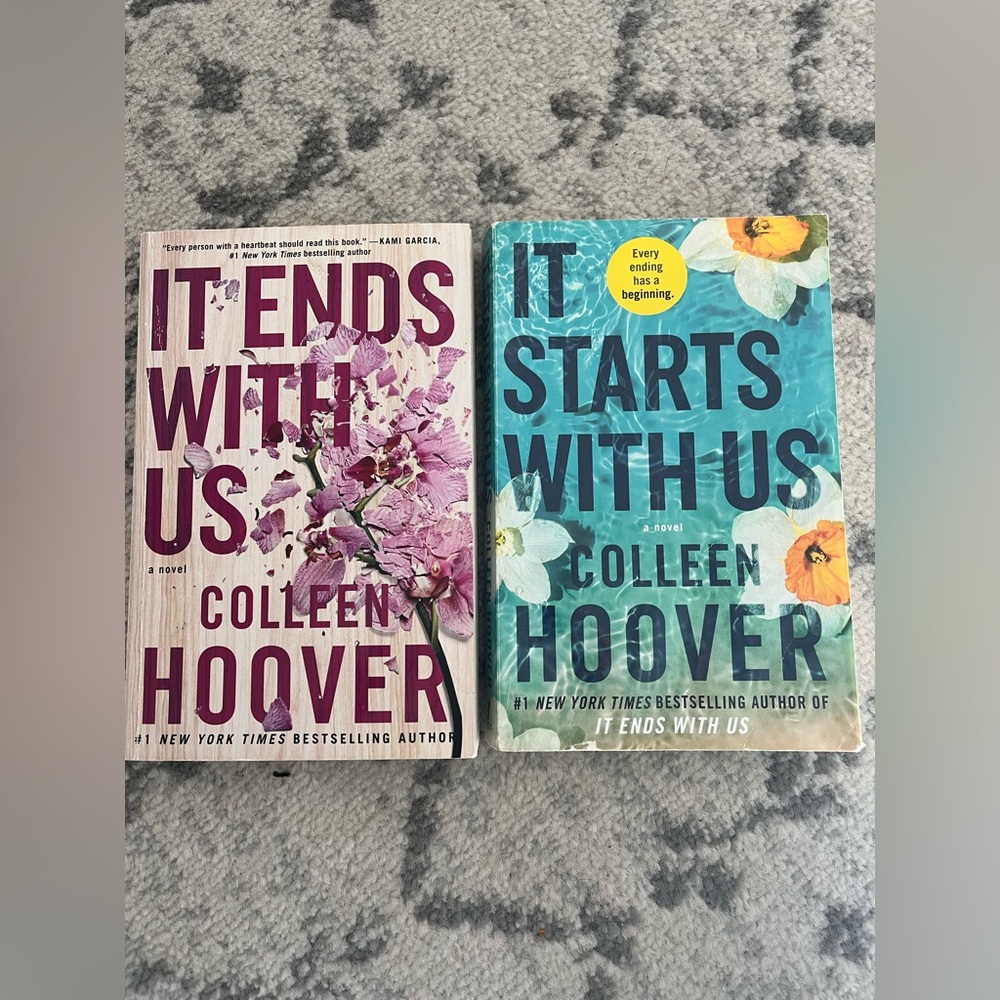 Lot of Colleen Hoover books